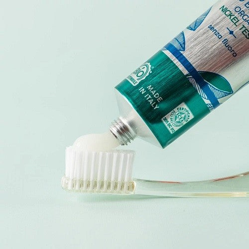 Le Dentifrice À La Menthe