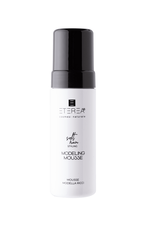 Mousse modelant et revitalisant les cheveux bouclés